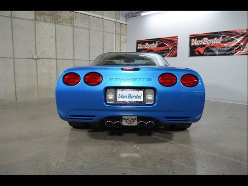 Used 2000 Chevrolet Corvette Coupe w/ Roof Pkg RWD image 6