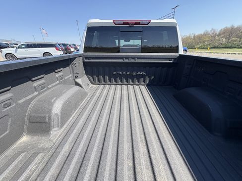 Used 2024 GMC Sierra 1500 AT4X image 15