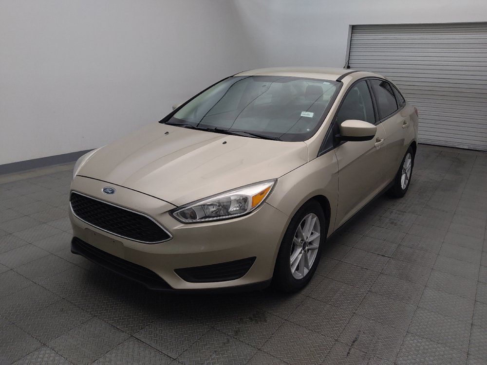 Used 2018 Ford Focus SE FWD image 2