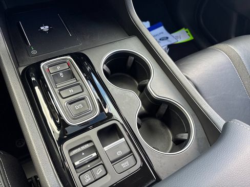 Used 2024 Honda Pilot Touring image 13