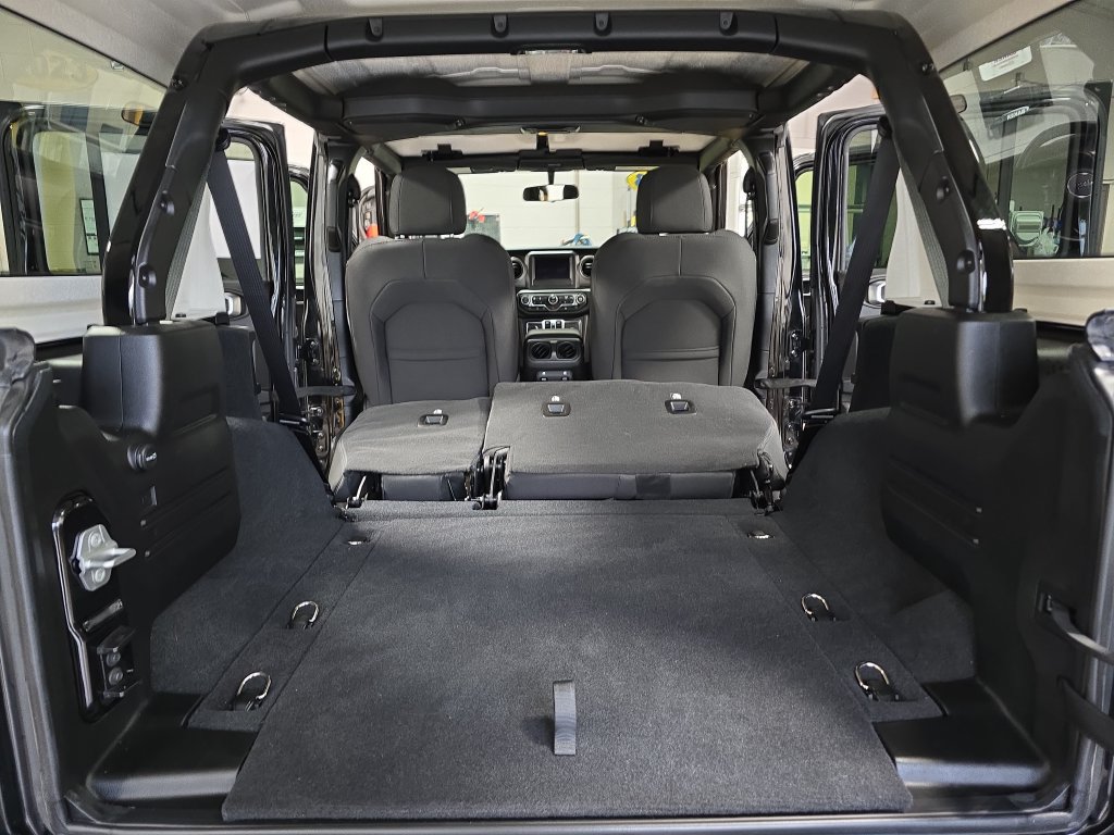 Used 2023 Jeep Wrangler Unlimited Sport AWD/4WD image 12