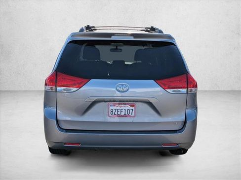 Used 2012 Toyota Sienna LE image 7