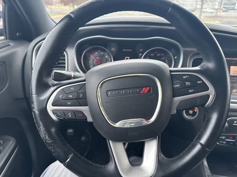Used 2015 Dodge Charger SXT image 16