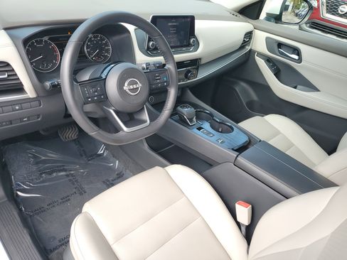 Certified 2022 Nissan Rogue SV w/ SV Premium Package image 7