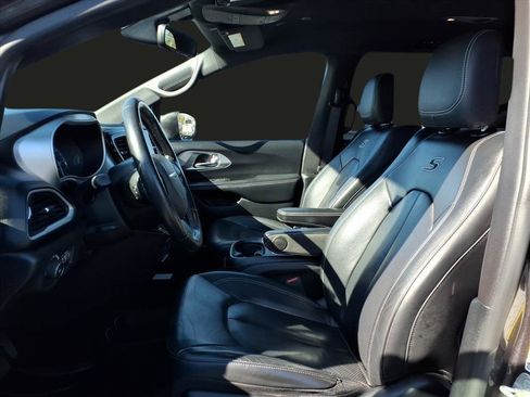 Used 2020 Chrysler Pacifica Touring-L Plus w/ S Appearance Package image 21