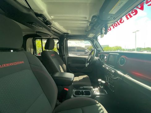 Used 2022 Jeep Gladiator Rubicon w/ Cold Weather Group AWD/4WD image 14