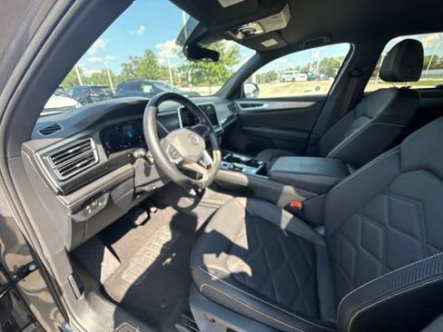 Used 2025 Volkswagen Atlas Cross Sport SE FWD image 16