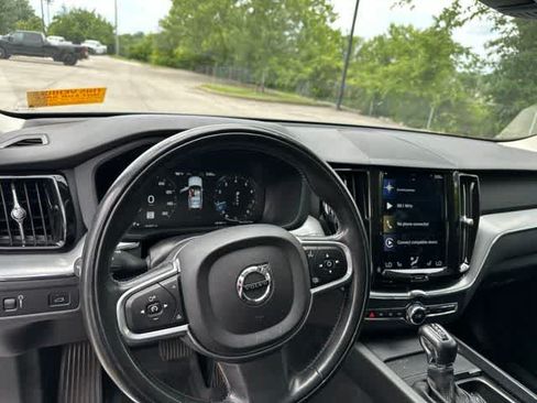 Used 2018 Volvo XC60 T6 Momentum w/ Advanced Package AWD/4WD image 8