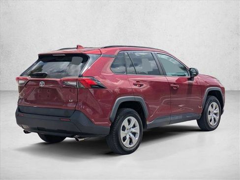 Used 2021 Toyota RAV4 LE FWD image 5