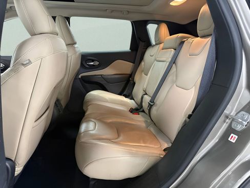 Used 2016 Jeep Cherokee Limited image 16