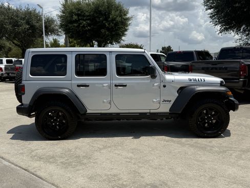 Used 2023 Jeep Wrangler Unlimited w/ Sun & Screen Package AWD/4WD image 3