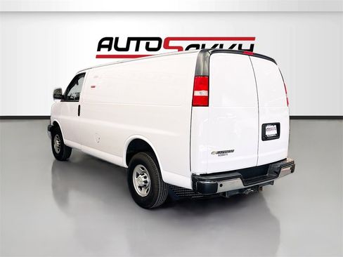 Used 2024 Chevrolet Express 2500 w/ Driver Convenience Package image 5