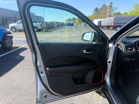 Used 2021 Jeep Compass Trailhawk AWD/4WD image 11