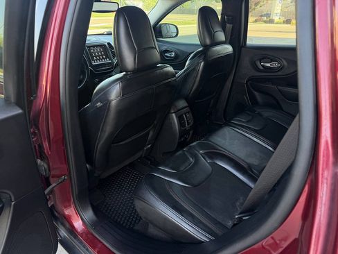 Used 2021 Jeep Cherokee Trailhawk AWD/4WD image 26
