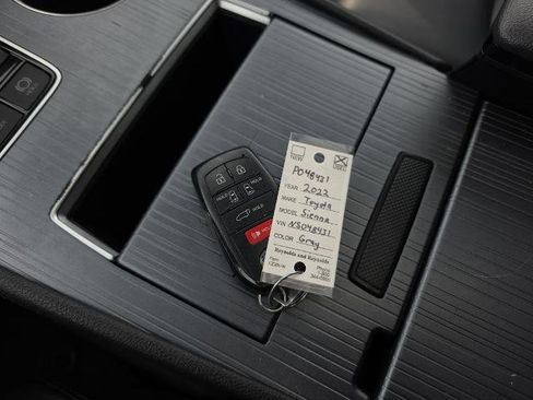 Used 2022 Toyota Sienna XLE Woodland Edition AWD/4WD image 39
