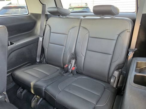 Used 2017 GMC Acadia SLT AWD/4WD image 15