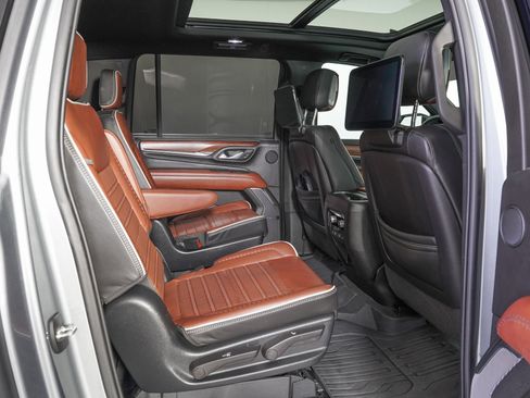 Used 2023 GMC Yukon XL Denali Ultimate w/ LPO, Floor Liner Package image 10