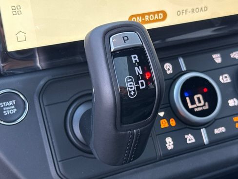 New 2026 Land Rover Defender 110 X-Dynamic SE AWD/4WD image 25