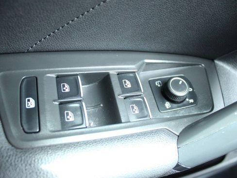 Used 2019 Volkswagen Tiguan SEL Premium w/ 3rd Row Seat Package AWD/4WD image 19