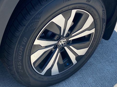 Certified 2024 Volkswagen Atlas Cross Sport SE AWD/4WD image 18