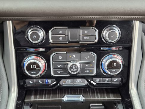 Used 2022 GMC Yukon XL Denali w/ Denali Premium Package image 20