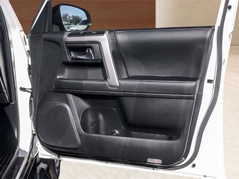 Used 2020 Toyota 4Runner SR5 Premium image 30