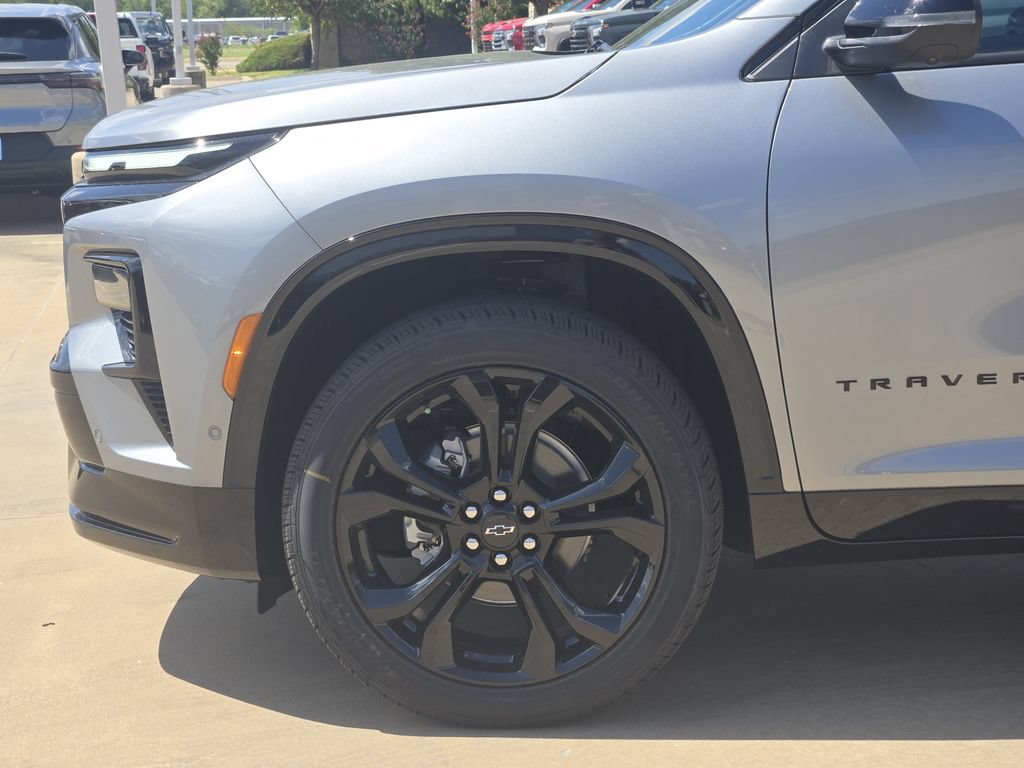 New 2027 Chevrolet Traverse RS w/ LPO, Floor Liner Package FWD image 5