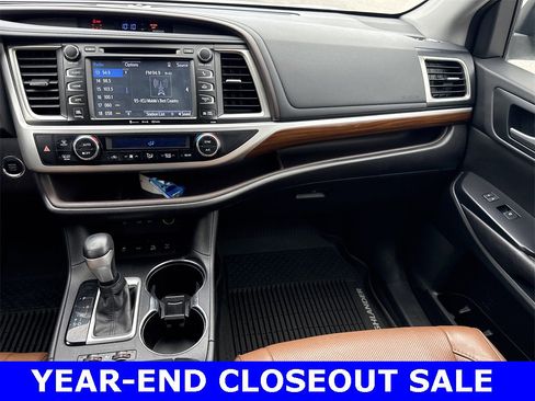 Used 2017 Toyota Highlander Limited image 15