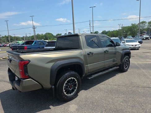 Used 2025 Toyota Tacoma TRD Off-Road AWD/4WD image 4
