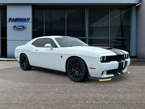 Used 2015 Dodge Challenger SRT Hellcat RWD image 3