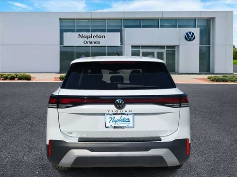 New 2025 Volkswagen Tiguan SE image 6