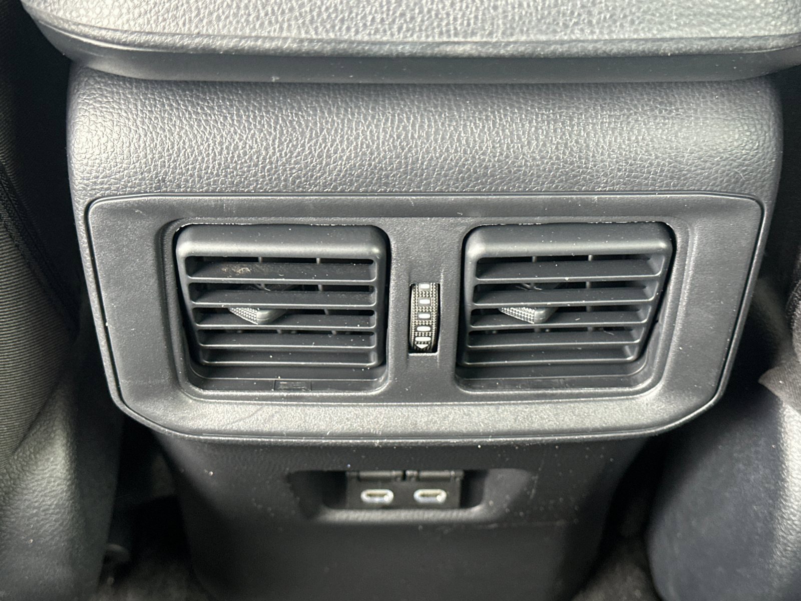 Used 2025 Toyota RAV4 XLE AWD/4WD image 13