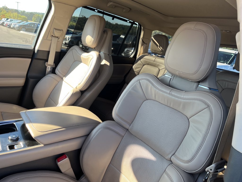 Used 2023 Lincoln Aviator Reserve w/ Equipment Group 201A AWD/4WD image 12