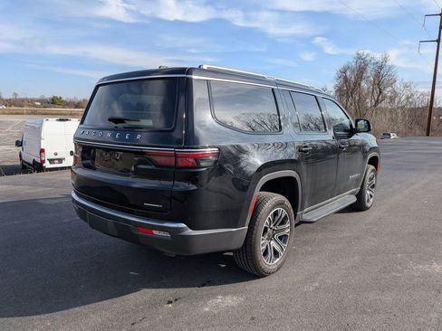 Used 2022 Jeep Wagoneer Series III image 3