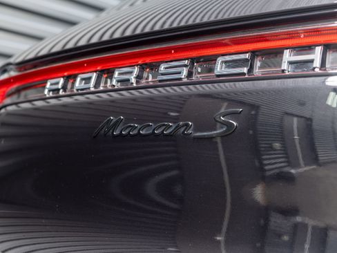 Certified 2025 Porsche Macan S AWD/4WD image 22
