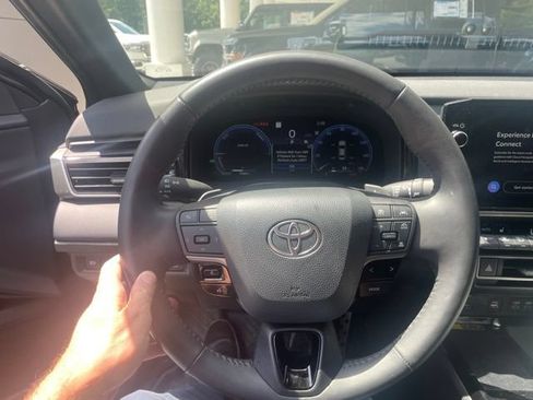 Used 2025 Toyota Camry XSE FWD image 11