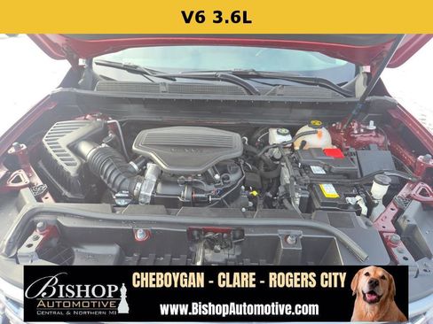 Used 2023 GMC Acadia AT4 w/ Preferred Package image 9