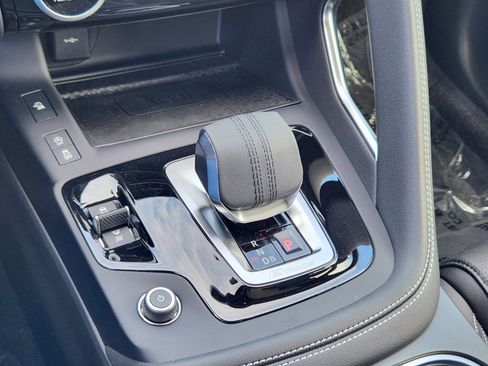 New 2024 Jaguar E-PACE R-Dynamic SE image 12