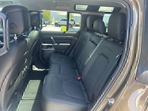 Used 2024 Land Rover Defender 110 SE AWD/4WD image 10