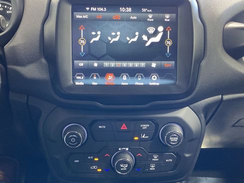 Used 2023 Jeep Renegade Latitude AWD/4WD image 19