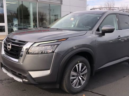 New 2025 Nissan Pathfinder SL image 4