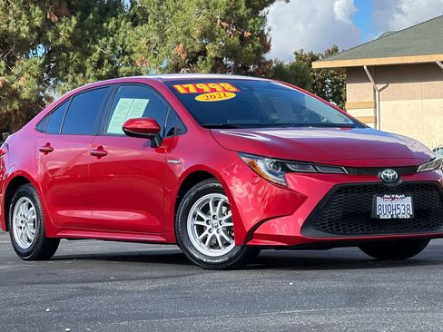 Certified 2021 Toyota Corolla LE image 2