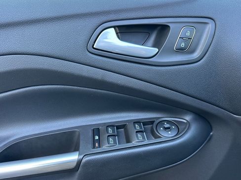 Used 2019 Ford Escape SE image 11