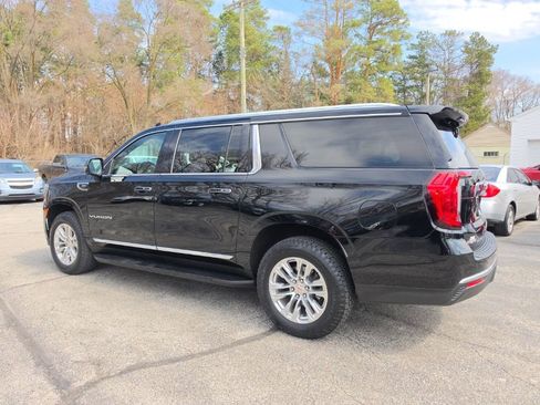 Used 2021 GMC Yukon XL SLT w/ SLT Premium Package image 4