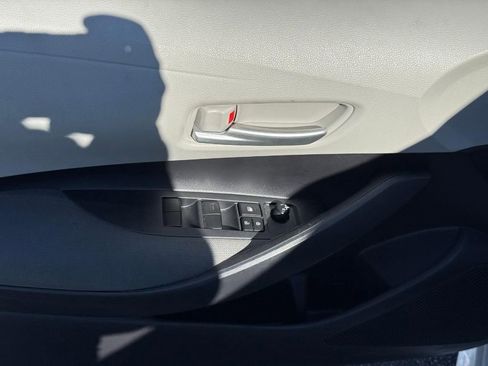 Used 2021 Toyota Corolla LE image 10