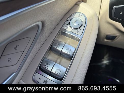 Used 2022 Mercedes-Benz GLC 300 4MATIC w/ Premium Package Lite image 23