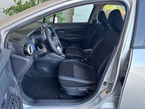 Used 2025 Nissan Versa SV FWD image 27