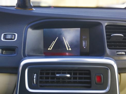 Used 2015 Volvo V60 T5 Premier Plus image 9