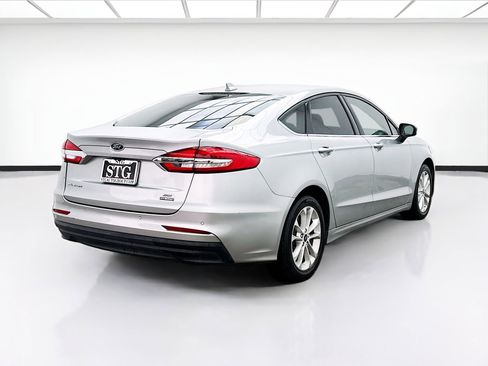 Used 2020 Ford Fusion SE image 4