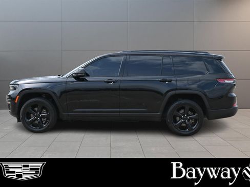 Used 2024 Jeep Grand Cherokee L Limited w/ Black Appearance Package AWD/4WD image 4